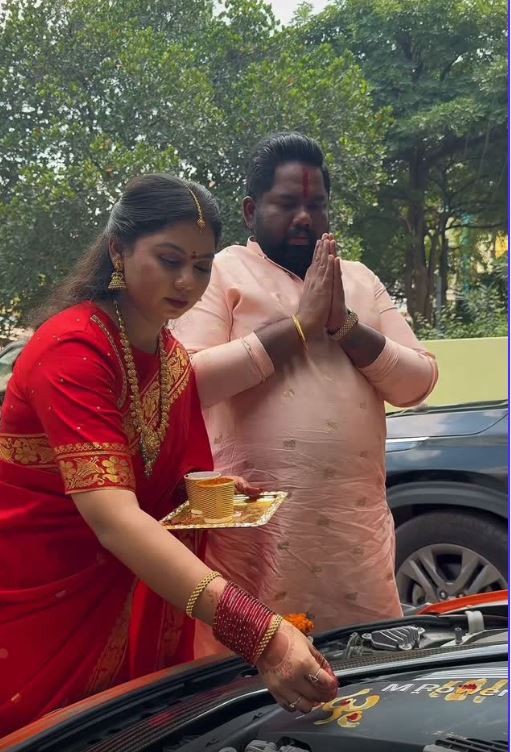 Viva Harsha Cute Photos with his Wife on Dasara