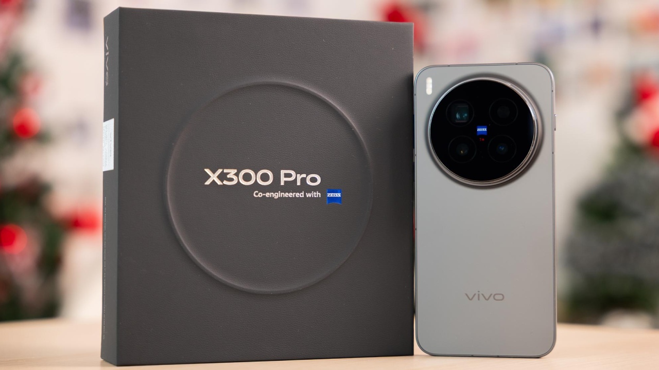 Vivo X300 Pro Price : వివో X300 ప్రోపై అదిరే డీల్.. ఇప్పుడే కొనేస్తారా? వివో X500 కోసం వెయిట్ చేస్తారా?