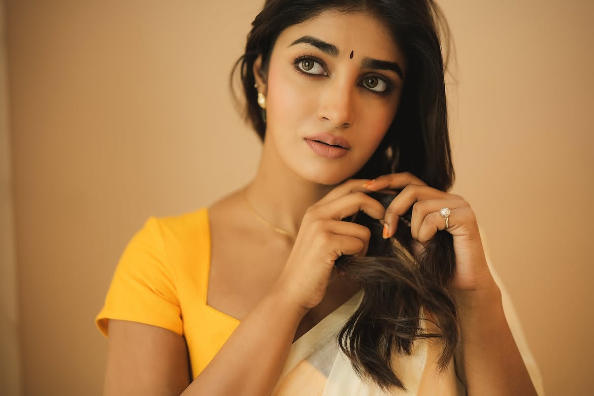 Dimple Hayathi Stunning Looks in Saree