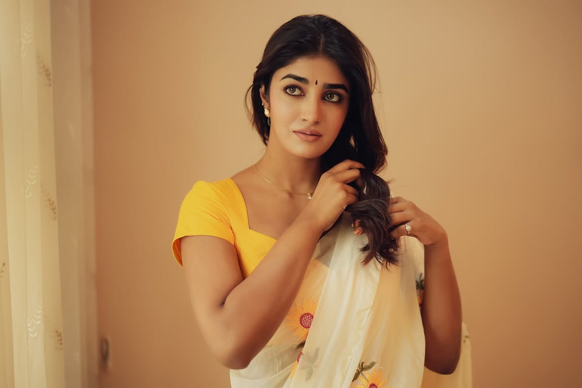 Dimple Hayathi Stunning Looks in Saree