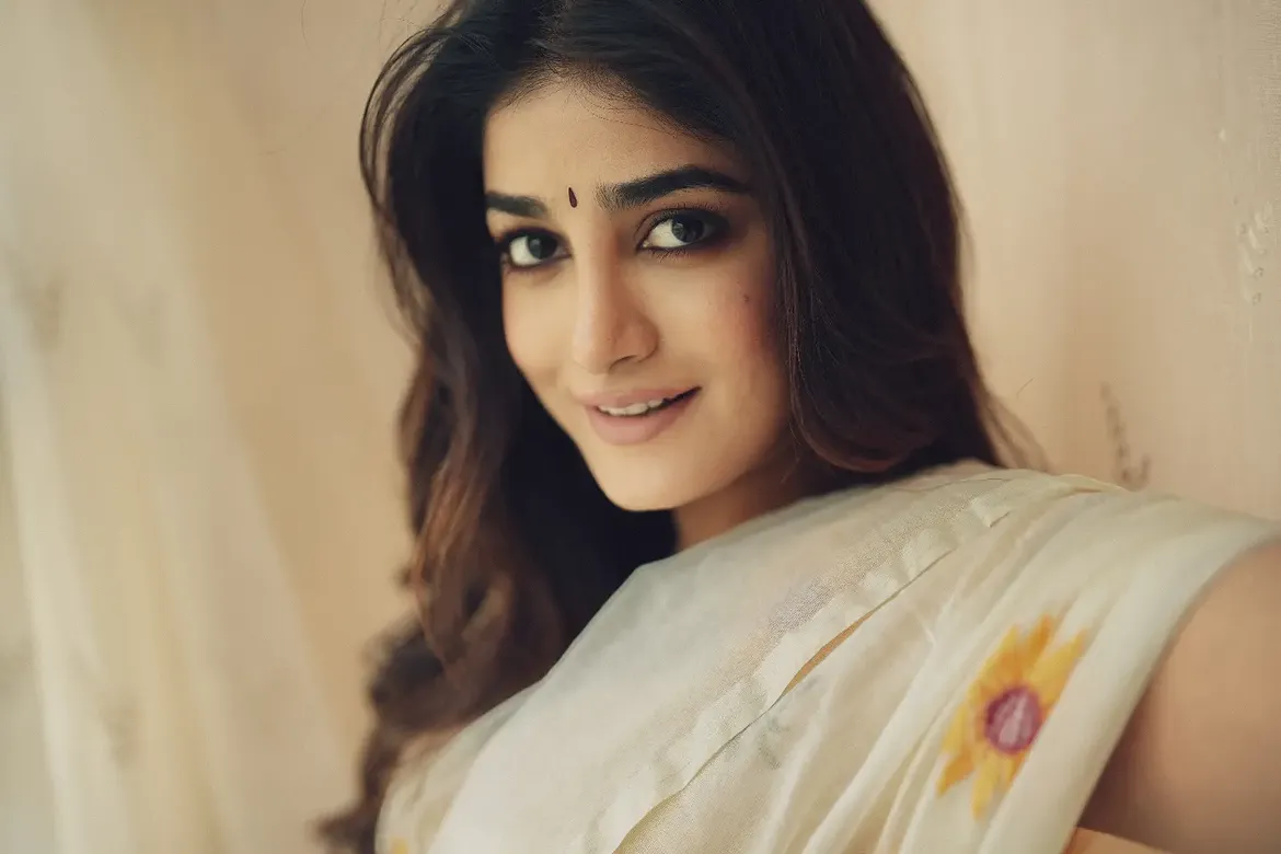 Dimple Hayathi Stunning Looks in Saree