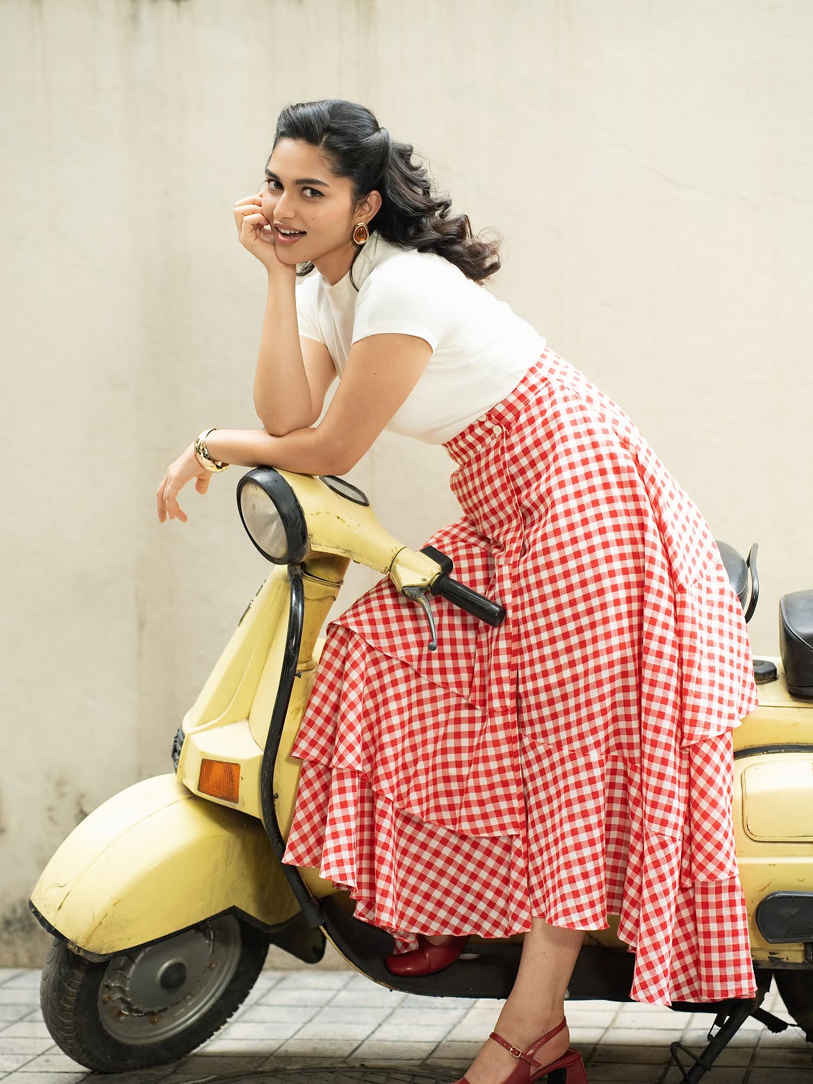 Kayadu Lohar Cute Retro Looks