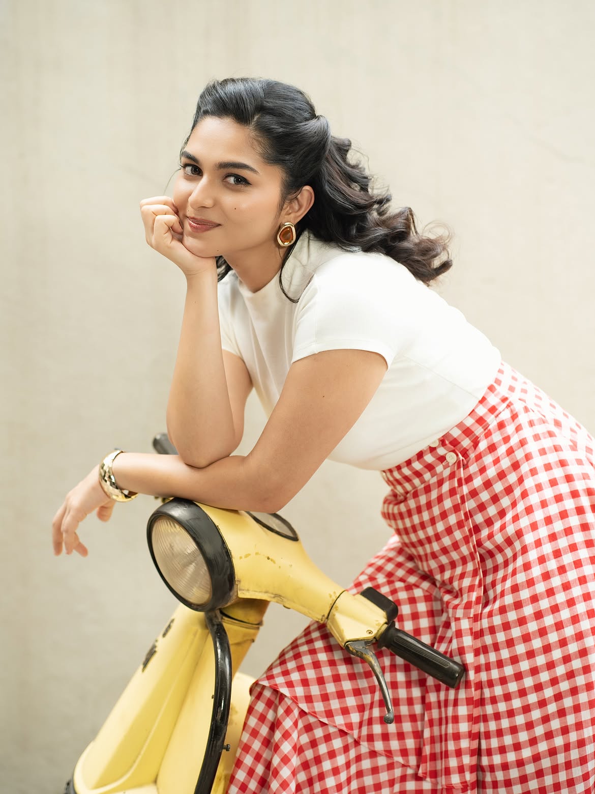 Kayadu Lohar Cute Retro Looks