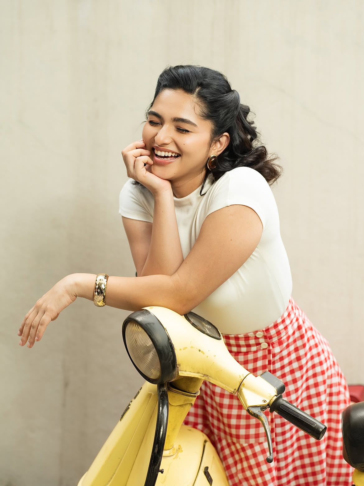 Kayadu Lohar Cute Retro Looks