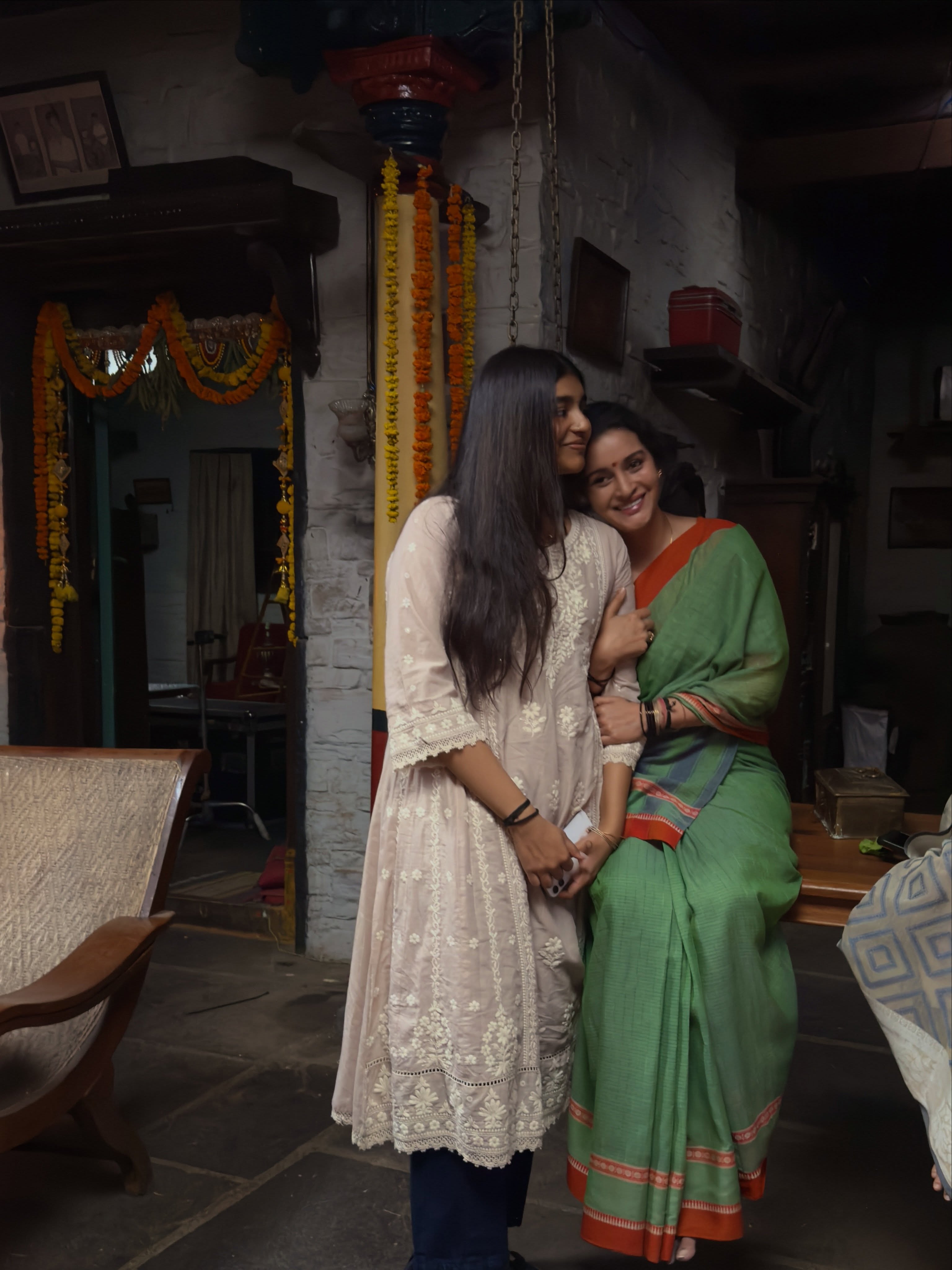Renu Desai Shares Saree Looks from Movie Shooting