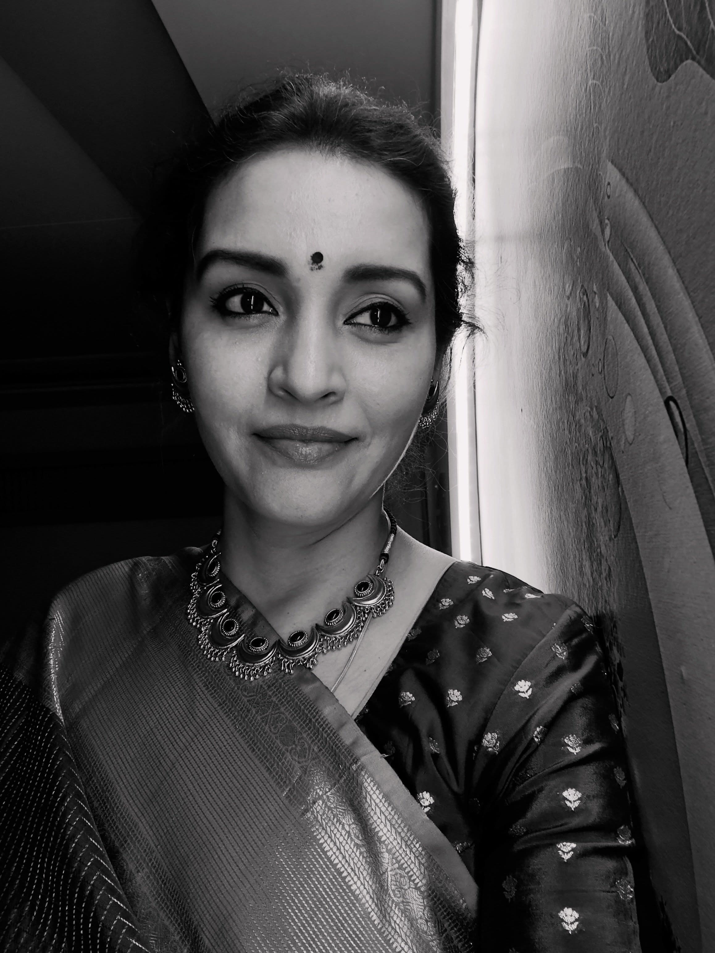 Renu Desai Shares Saree Looks from Movie Shooting