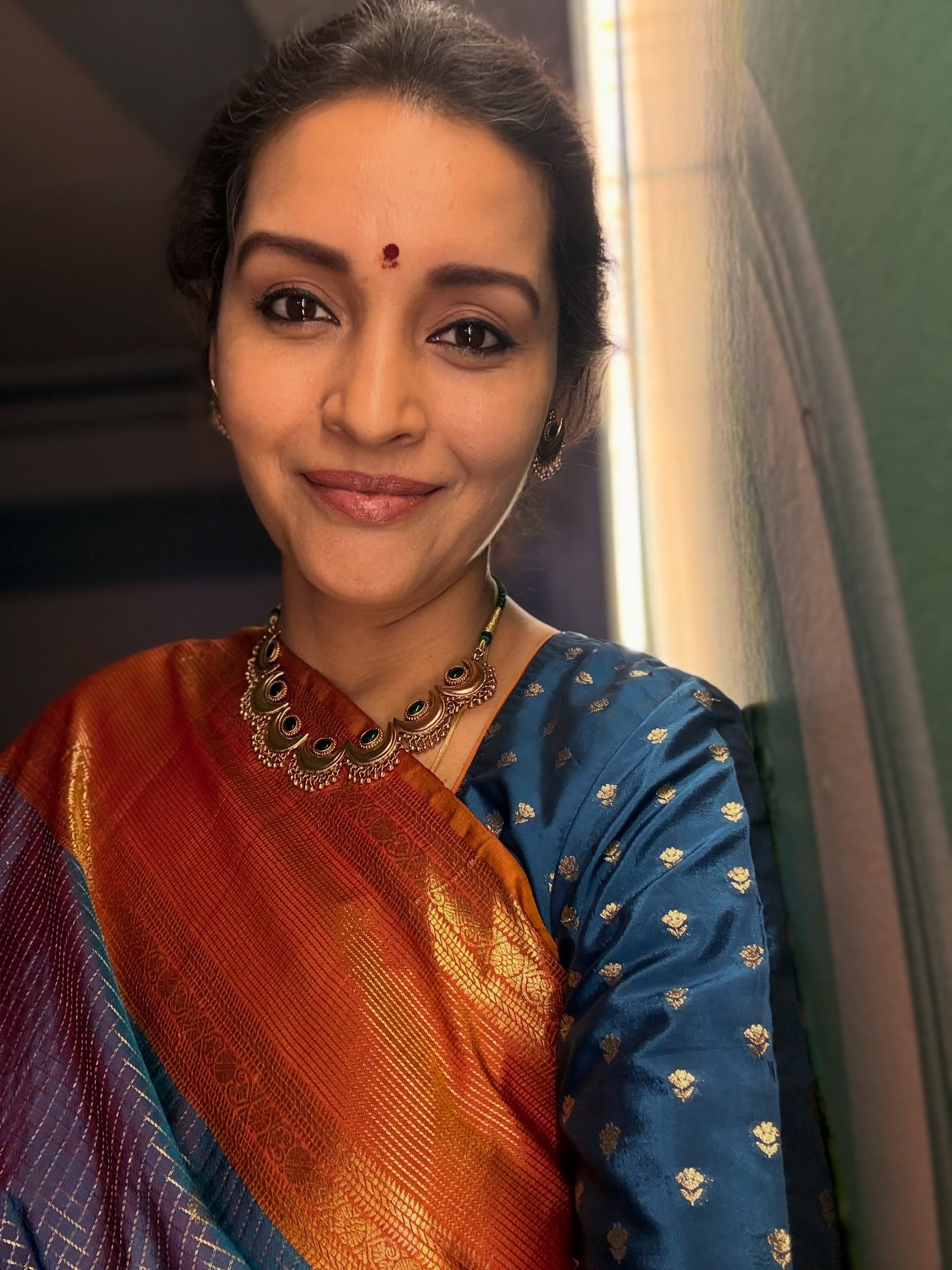 Renu Desai Shares Saree Looks from Movie Shooting
