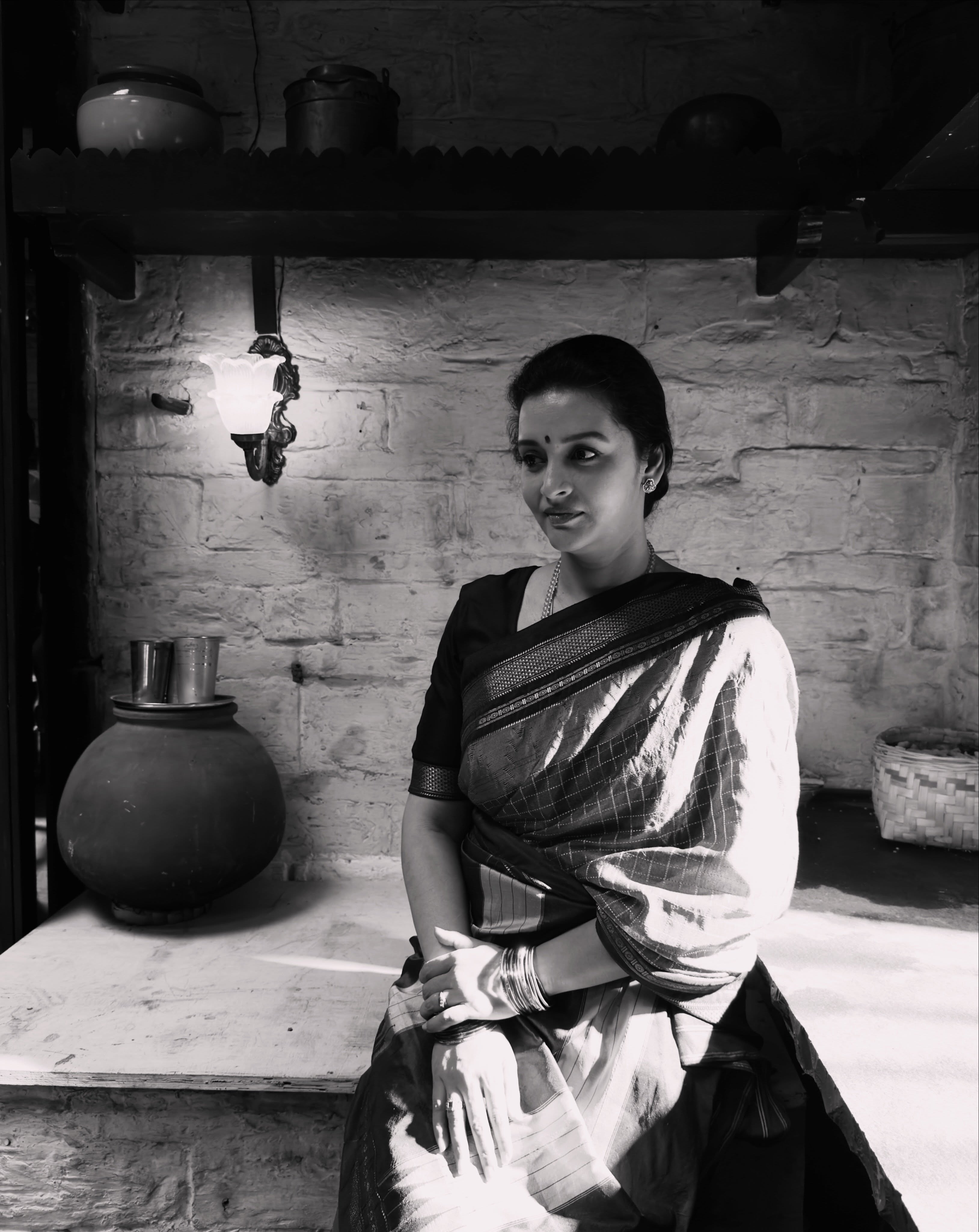 Renu Desai Shares Saree Looks from Movie Shooting