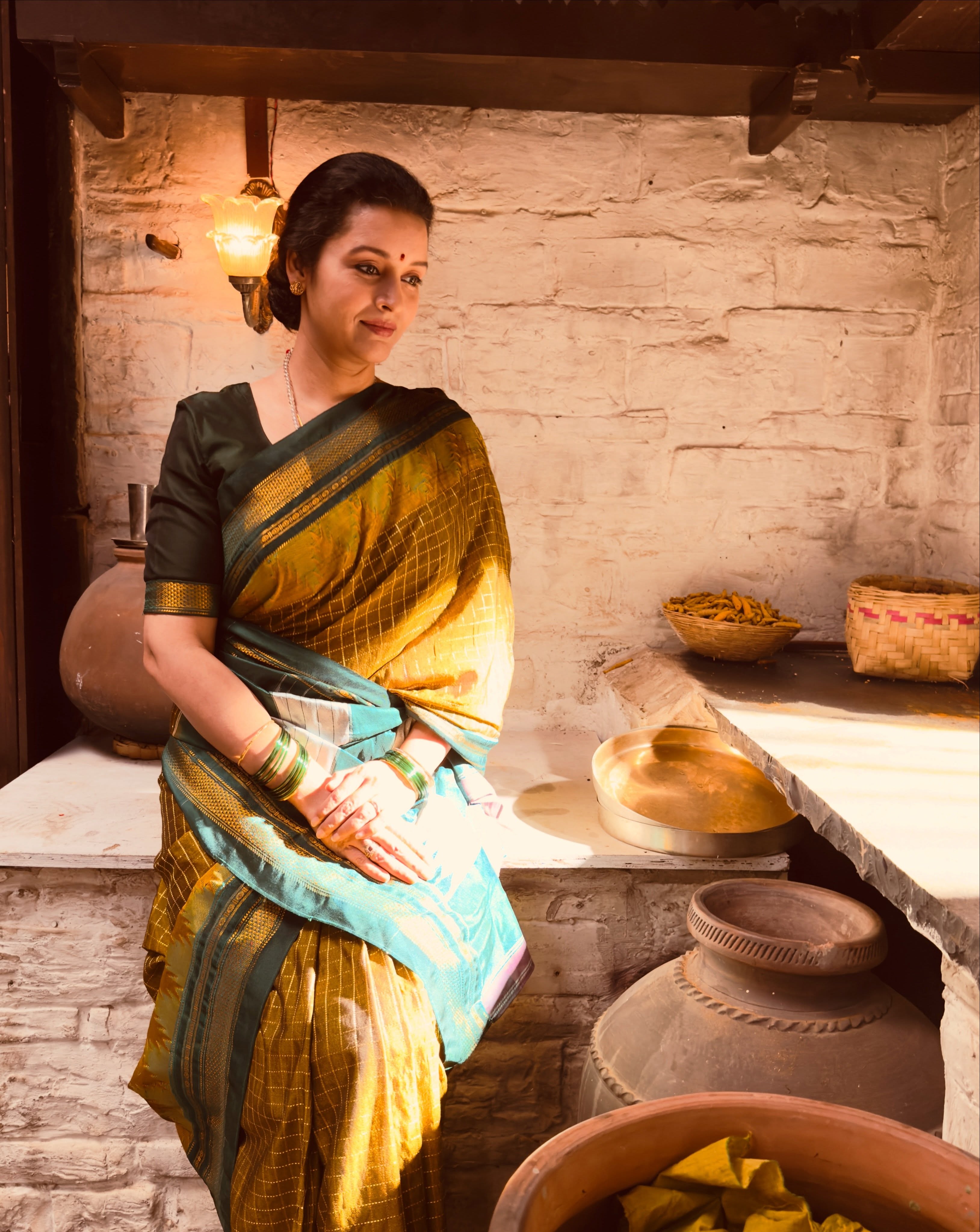 Renu Desai Shares Saree Looks from Movie Shooting