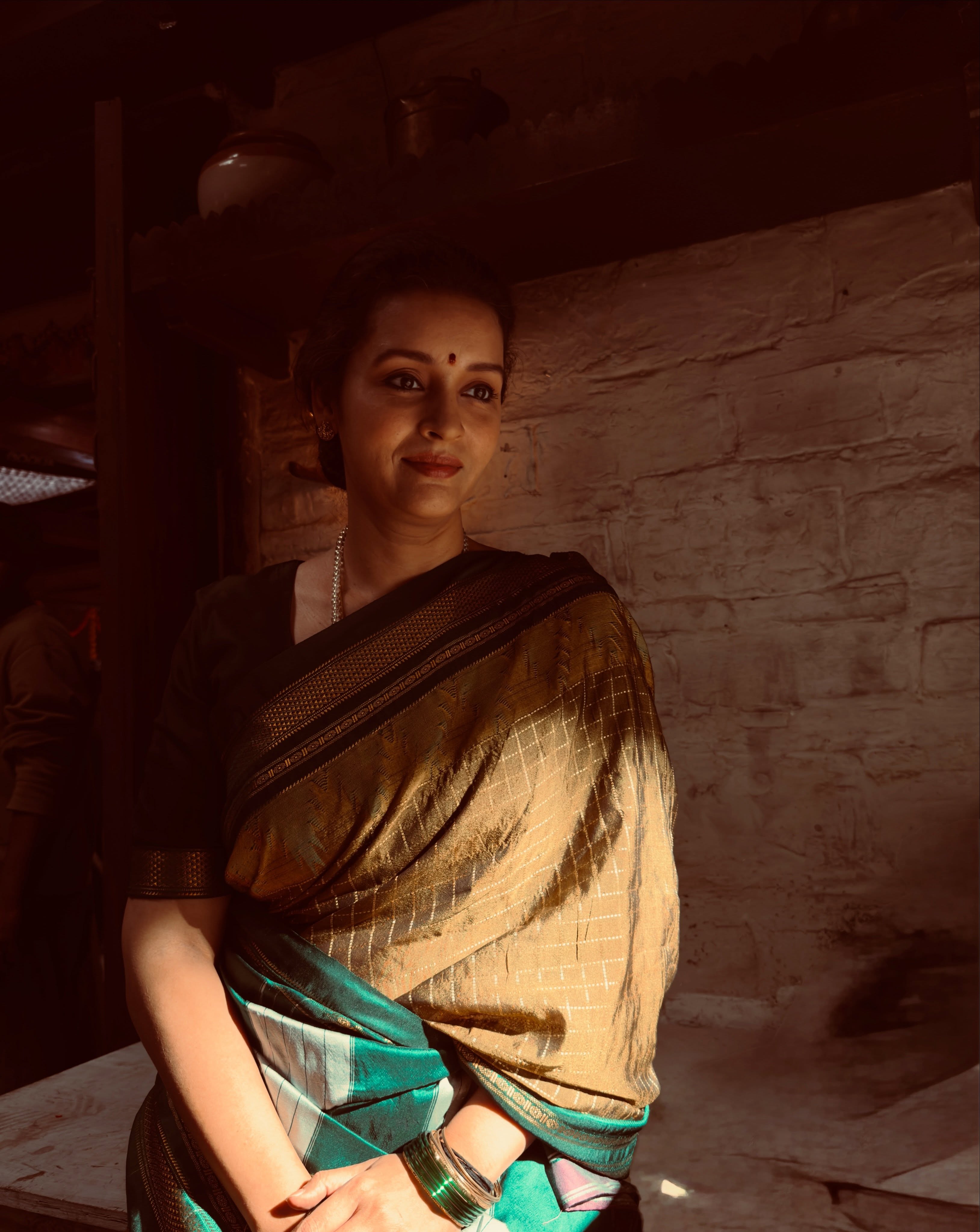 Renu Desai Shares Saree Looks from Movie Shooting