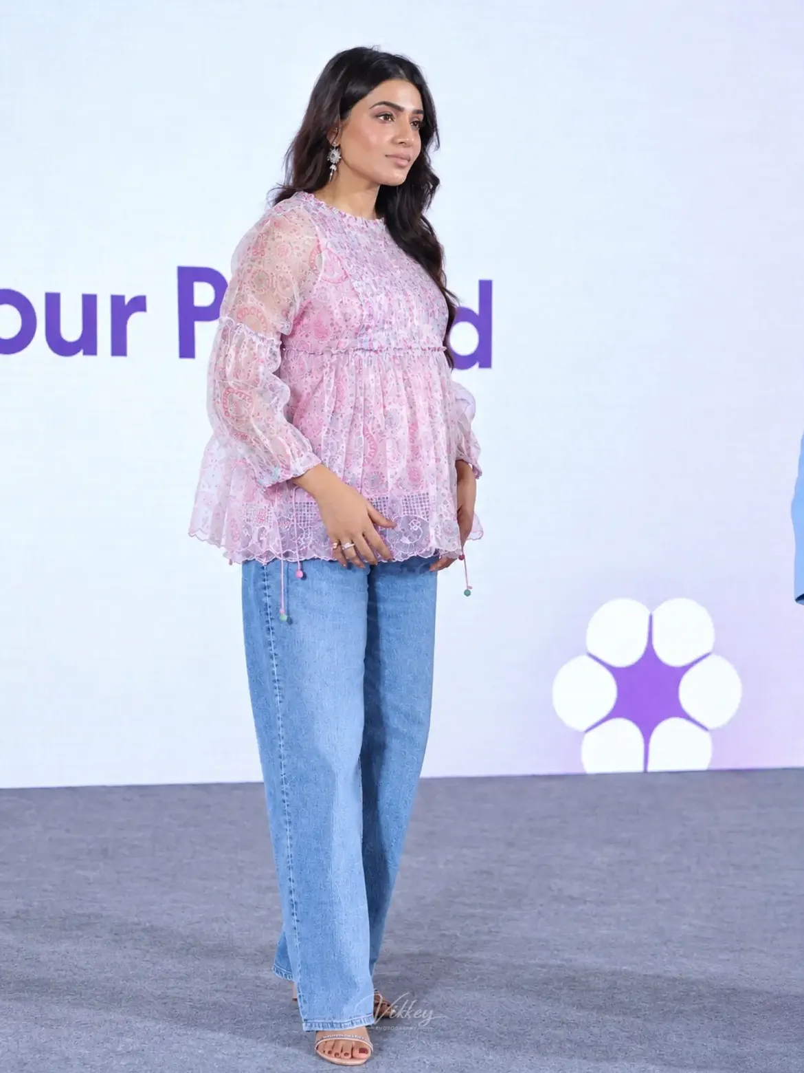 Samantha Latest Baby Bump Photos