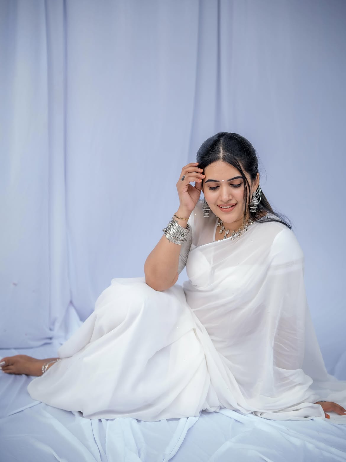 Sravanthi Chokarapu Stunning Looks in White Saree