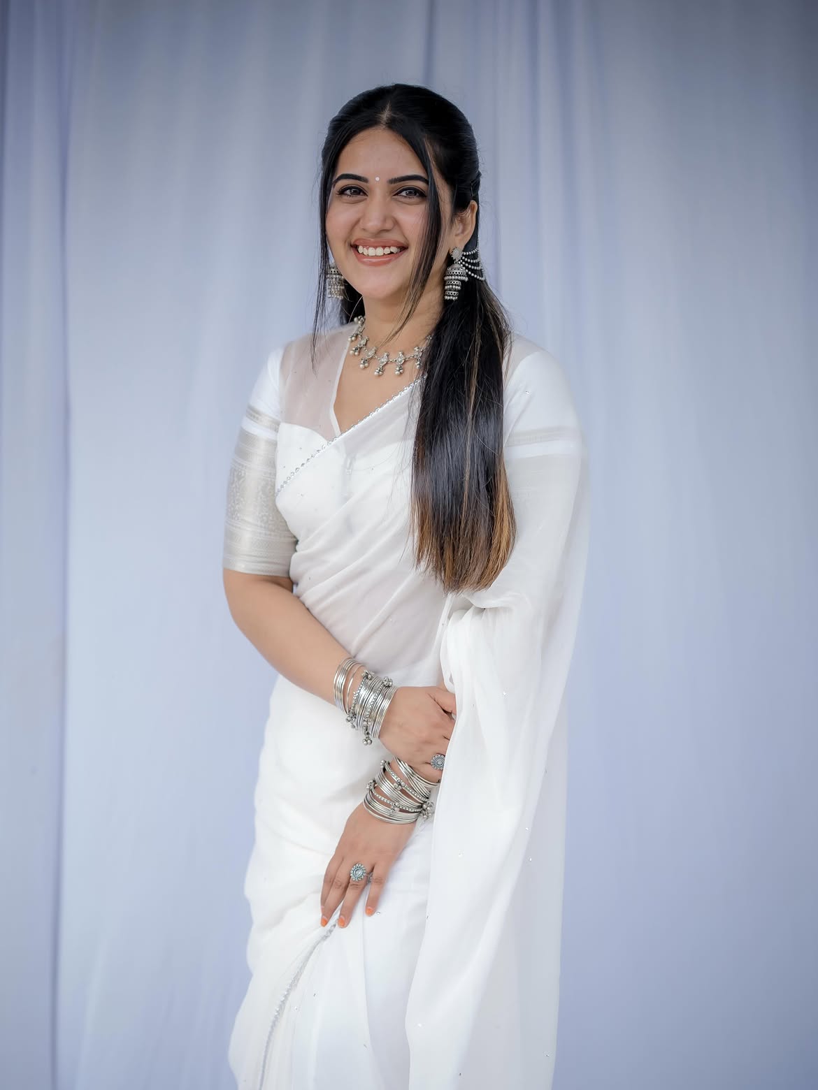 Sravanthi Chokarapu Stunning Looks in White Saree