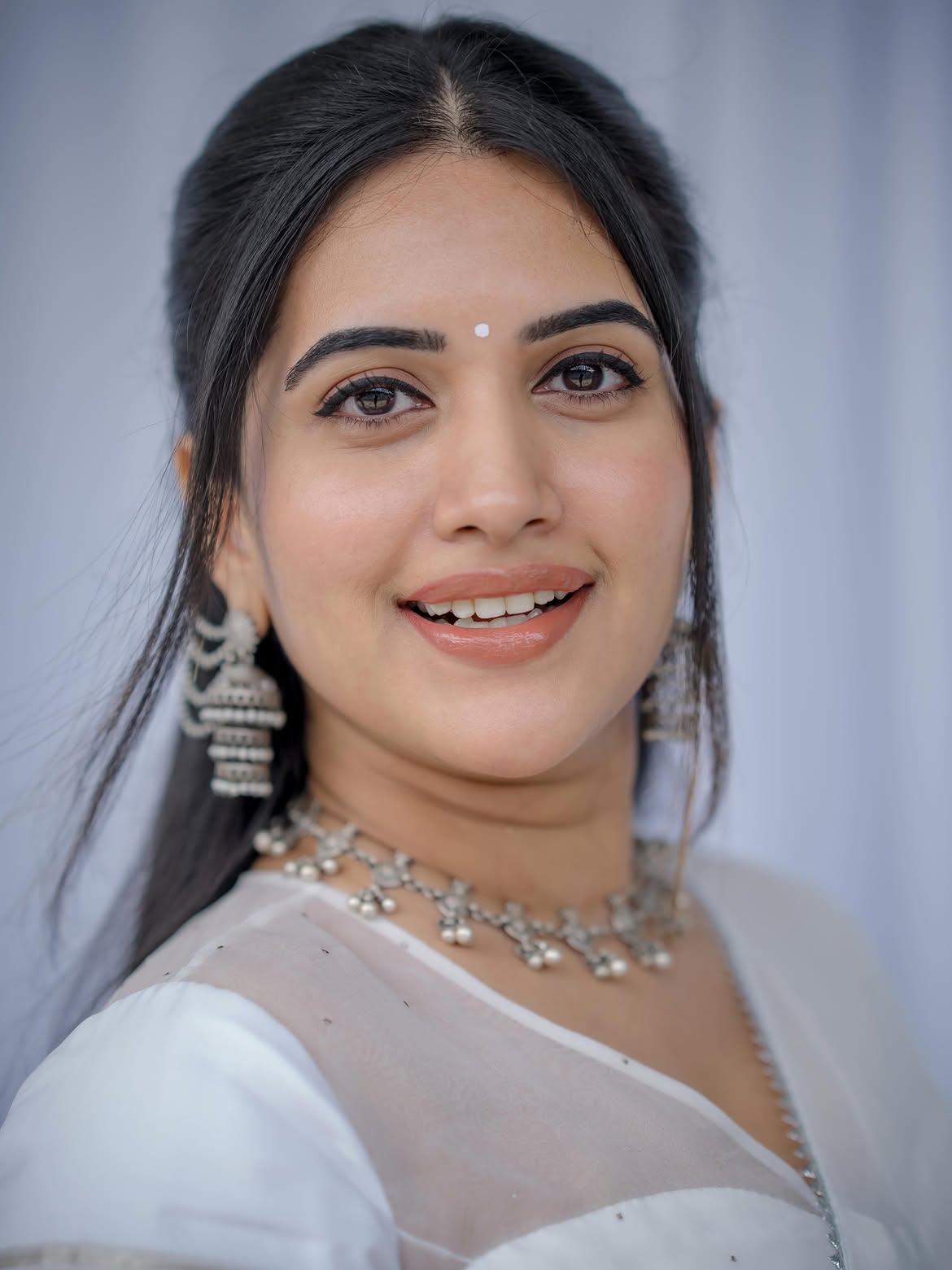 Sravanthi Chokarapu Stunning Looks in White Saree