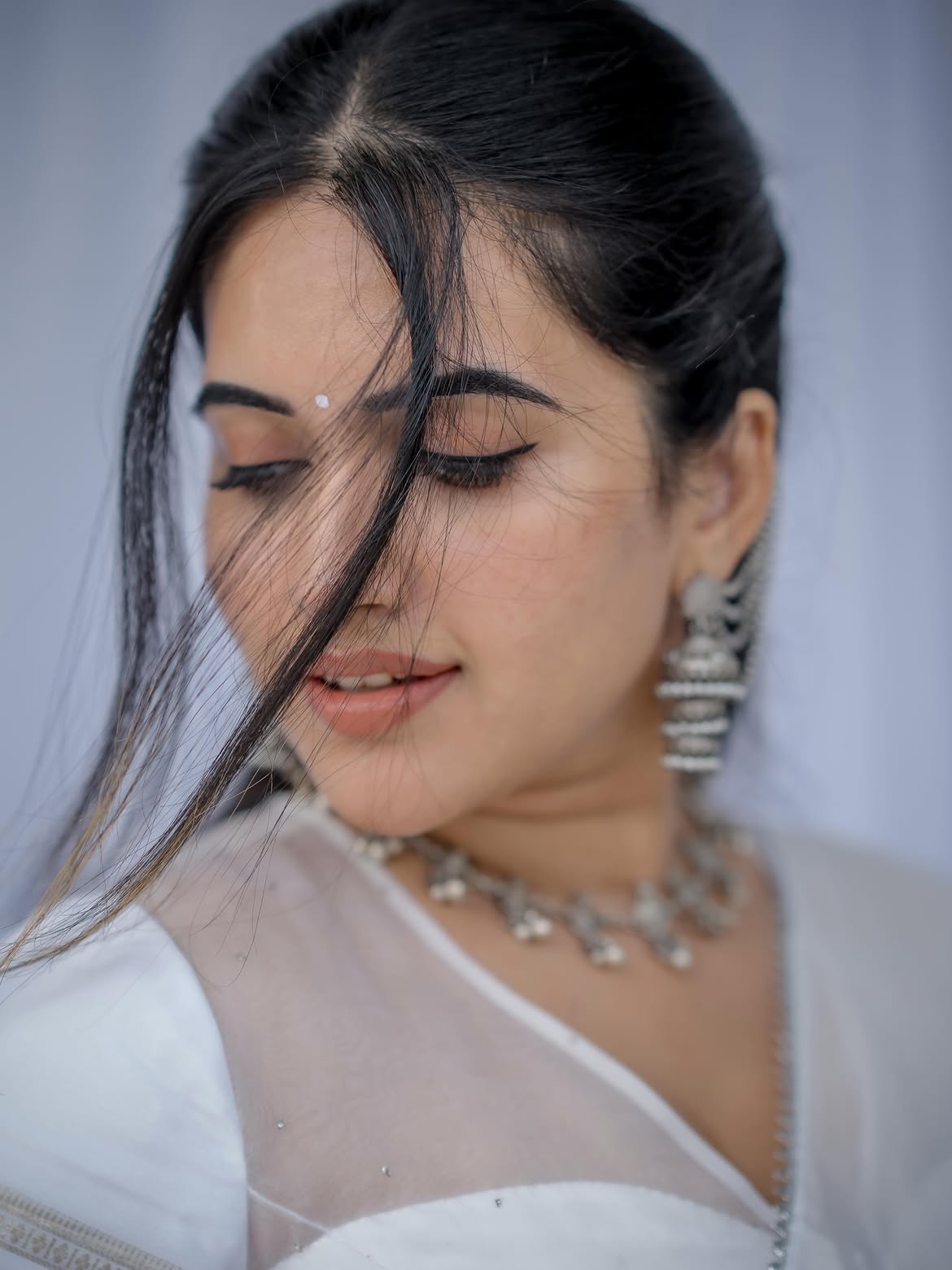 Sravanthi Chokarapu Stunning Looks in White Saree