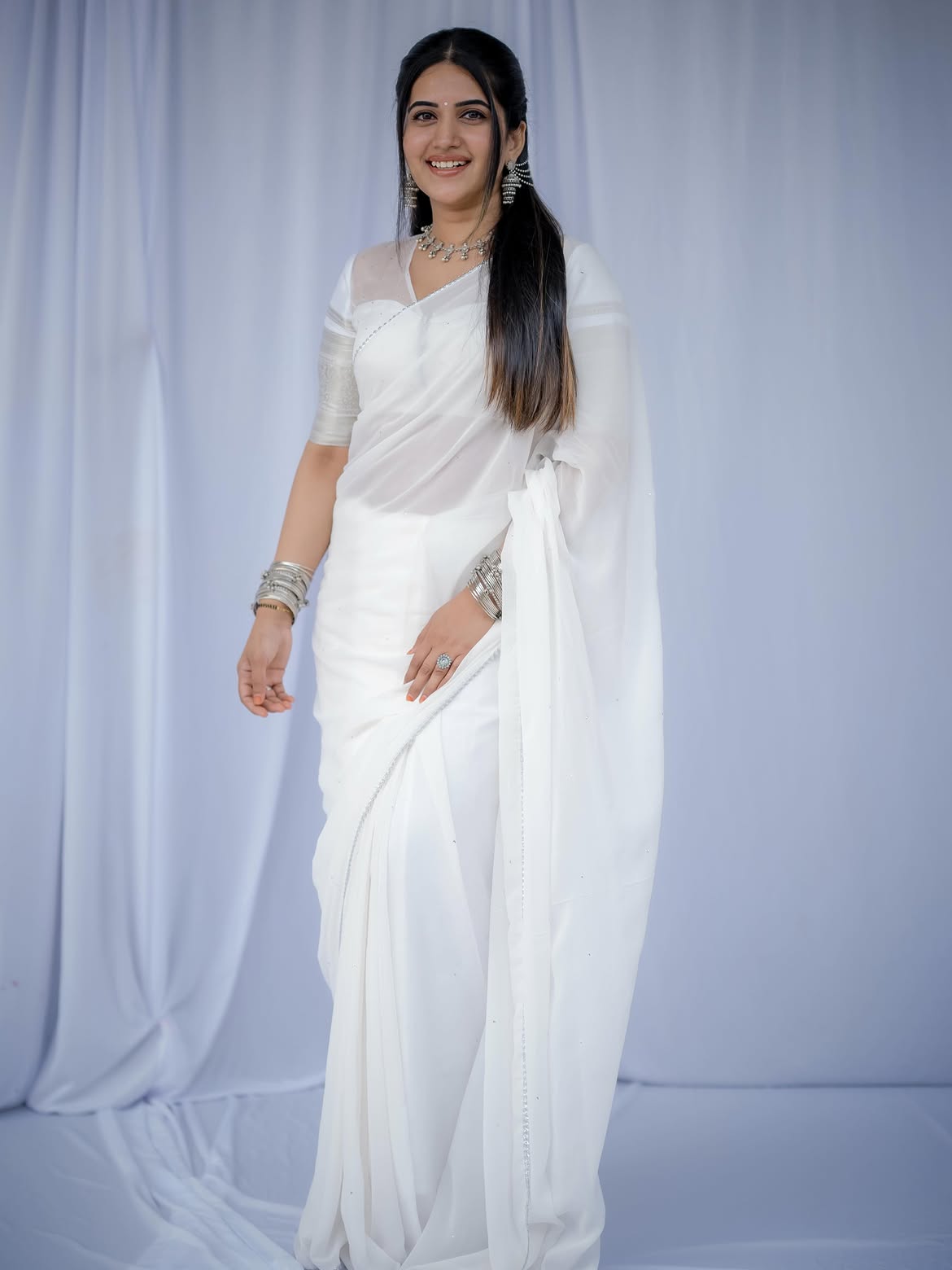 Sravanthi Chokarapu Stunning Looks in White Saree