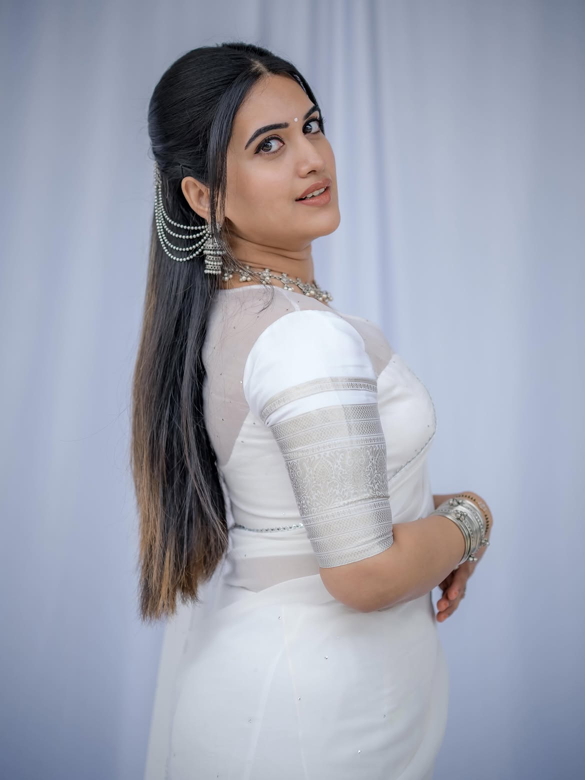 Sravanthi Chokarapu Stunning Looks in White Saree