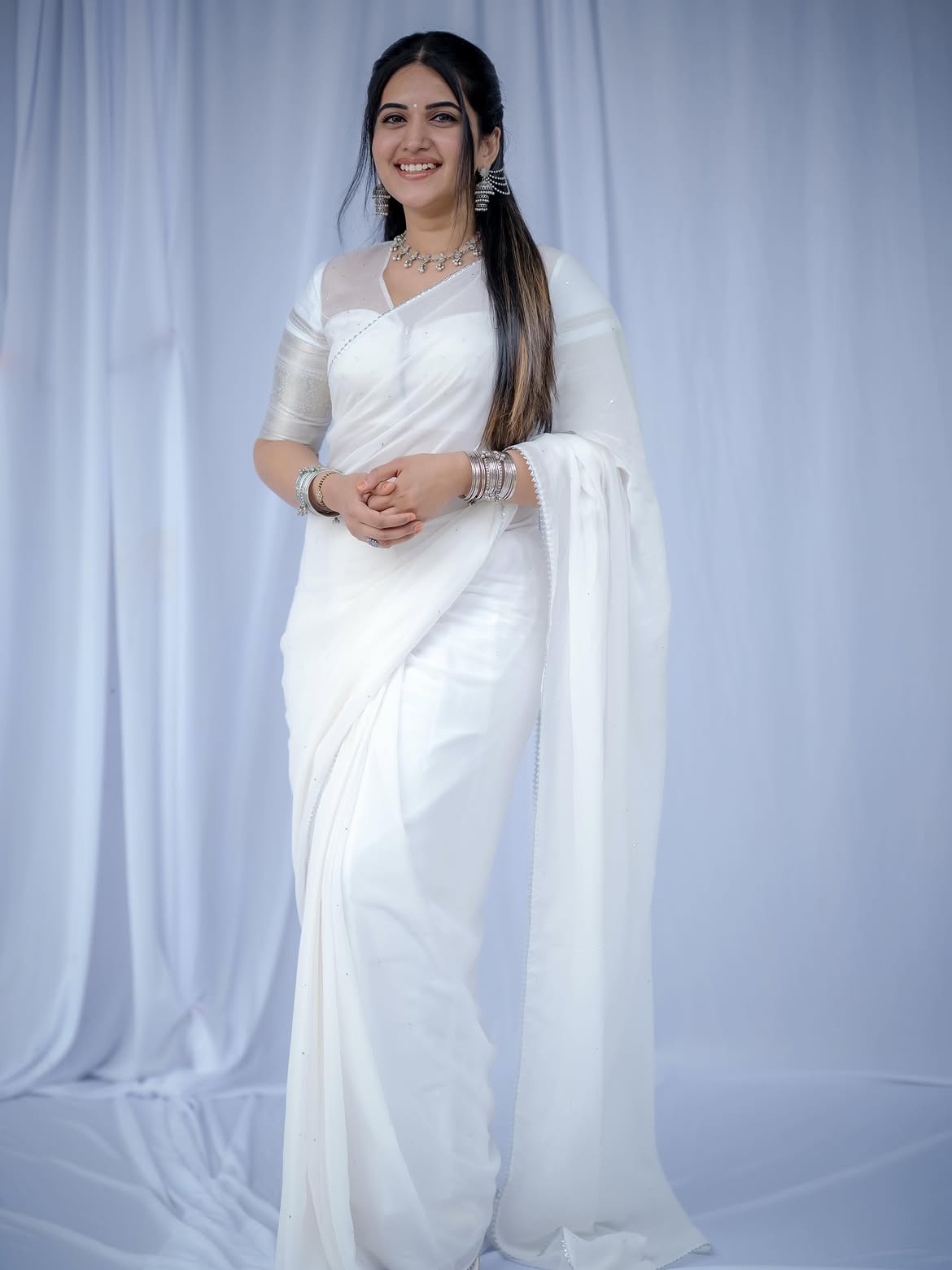 Sravanthi Chokarapu Stunning Looks in White Saree